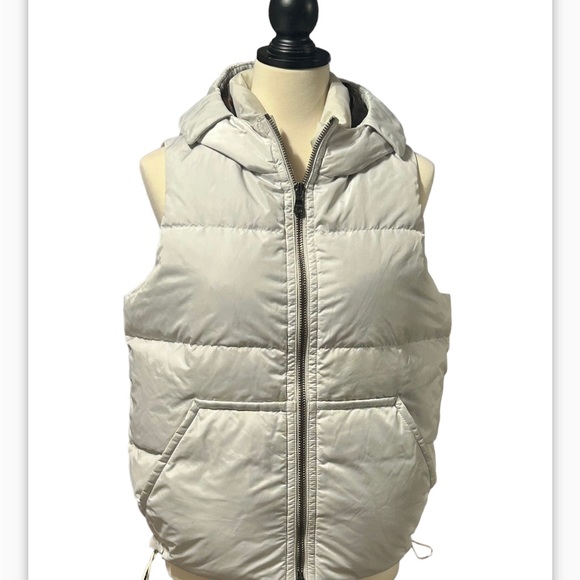 White COACH Puffer Vest with Brown Coach Lining Size Small - Picture 2 of 3